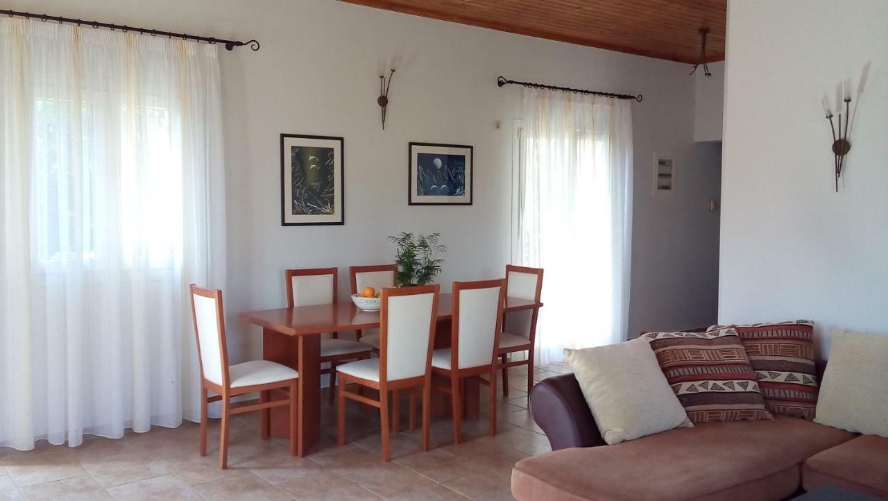 Baronessa'S Apartments Gaios Extérieur photo